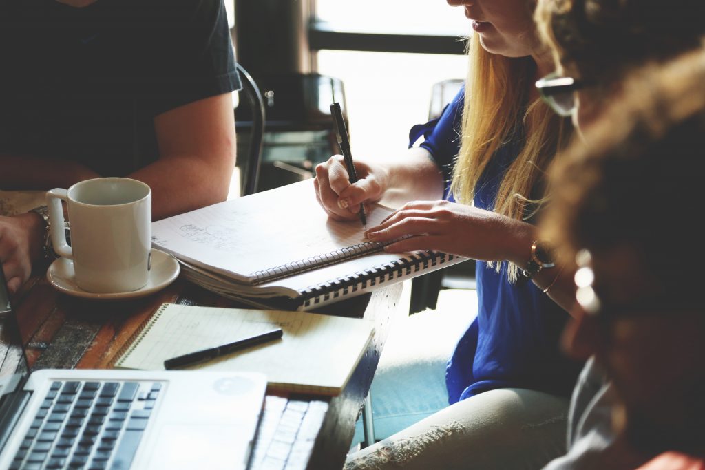 How to manage a corporate crisis [quick 2024 guide]